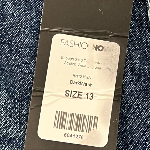 NWT Fashion Nova Two Tone Dark/Light Denim Wide Leg Jeans Size 13 - Picture 3 of 4